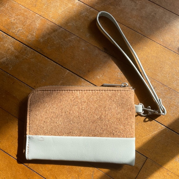 Women’s clutch/wristlet - Picture 2 of 7